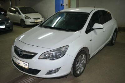 Лот: 8846296. Фото: 1. Opel Astra J 2011год. Автомобили