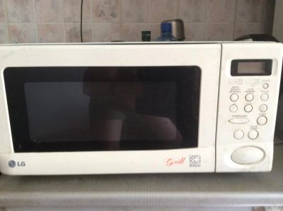 Лот: 4325113. Фото: 1. Продам микроволновку на запчасти. Микроволновки, мини-печи