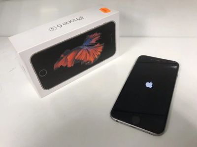 Лот: 14333657. Фото: 1. iPhone 6S Space Gray 64GB. Смартфоны
