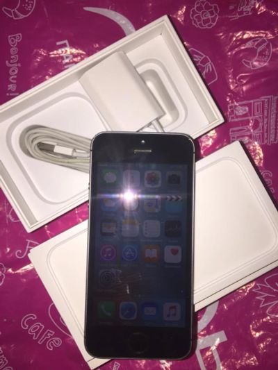Лот: 7035336. Фото: 1. iPhone 5s 32gb space gray. Смартфоны