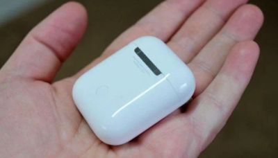 Лот: 13705119. Фото: 1. AirPods продам кейс с беспроводной... Красноярск