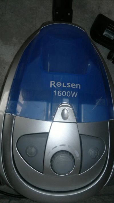 Лот: 4425235. Фото: 1. Пылесос Rolsen 1600w. Пылесосы, паровые швабры
