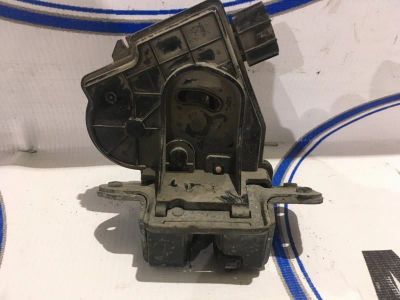 Лот: 21719668. Фото: 1. замок багажника toyota Auris E150. Двигатель и элементы двигателя