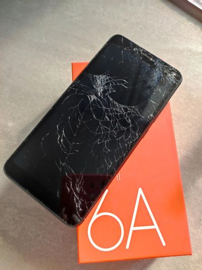 Лот: 19359281. Фото: 1. Xiaomi 6A разбит экран. Смартфоны