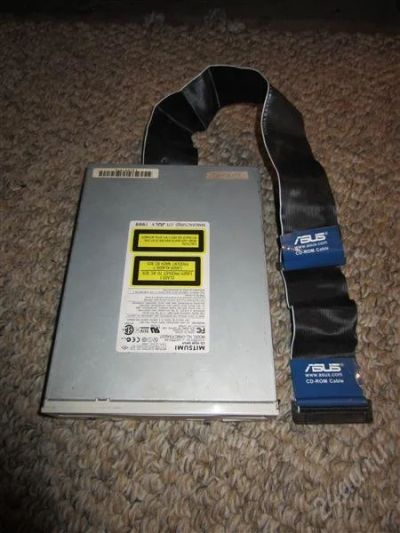 Лот: 2180786. Фото: 1. CD-ROM MITSUMI + шлейф к нему. Приводы CD, DVD, BR, FDD