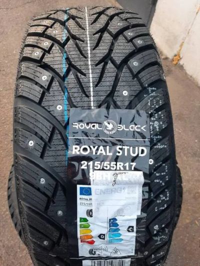 Лот: 23510676. Фото: 1. Зимняя резина 215/55 R-17 " Royal... Шины