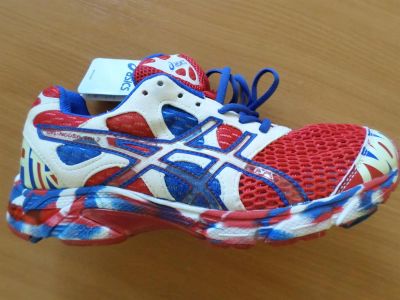 Лот: 3946466. Фото: 1. Веселые кроссовки Asics Gel-Noosa... Кеды, кроссовки, слипоны