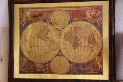 Лот: 17140383. Фото: 1. карта мира в раме под стеклом. Другое (картины, панно)