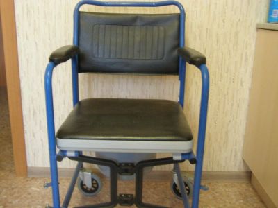 Лот: 10700897. Фото: 1. санитарное кресло. Реабилитация, уход за больными