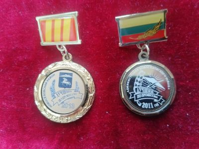 Лот: 25801518. Фото: 1. знаки россия 2 шт лотои - 1000... Памятные медали