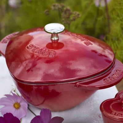 Лот: 24942159. Фото: 1. Кокот в форме сердца Staub 20см... Кастрюли
