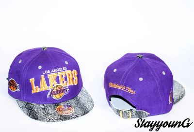 Лот: 4152227. Фото: 1. Бейсболка Lakers. Другое (одежда, обувь, галантерея)