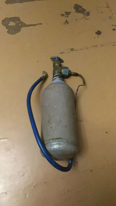 Лот: 20303568. Фото: 1. Балон (возможно из под фреона). Баллоны, газ в баллонах