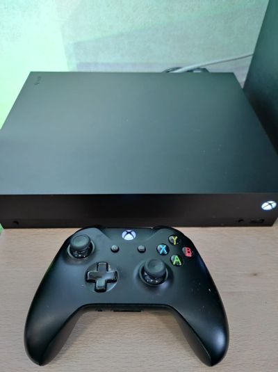 Лот: 20271399. Фото: 1. xbox one x. Консоли