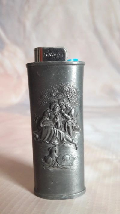 Лот: 15482116. Фото: 1. Зажигалка"Влюбленные" Zinn-Олово... Предметы интерьера и быта