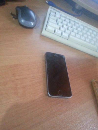 Лот: 18194972. Фото: 1. Продам Iphone SE + зарядное. Смартфоны