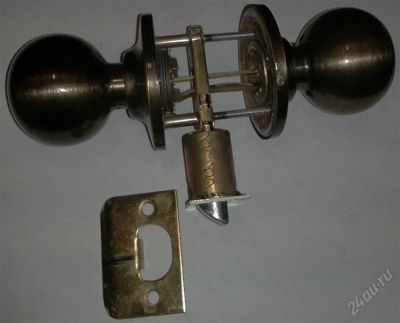 Лот: 1094540. Фото: 1. Дверная ручка с защелкой и блокировкой. Фурнитура, комплектующие