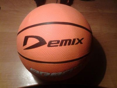 Лот: 3724689. Фото: 1. Баскетбольный мяч Demix новый. Другое (спортивные товары)
