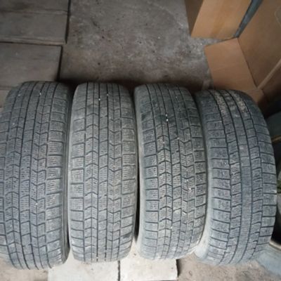 Лот: 18170219. Фото: 1. Шины зимние 195/65 R15. Шины