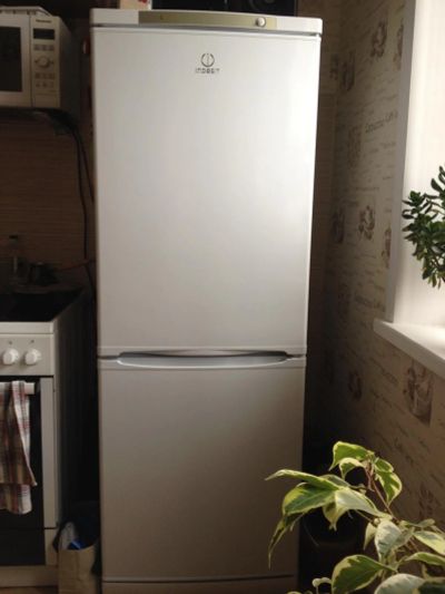 Лот: 8337486. Фото: 1. Холодильник indesit. Холодильники, морозильные камеры