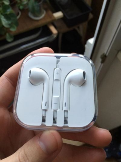 Лот: 7659013. Фото: 1. Apple EarPods. Наушники, гарнитуры