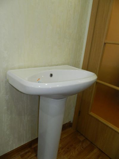 Лот: 7350523. Фото: 1. Раковина на пьедестале,б/у. Раковины, умывальники
