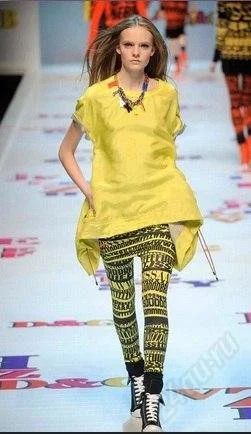 Лот: 2396711. Фото: 1. Леггинсы DG желтые буквы. Брюки, шорты