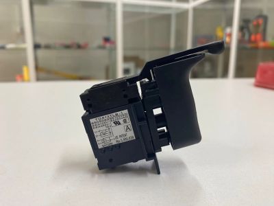 Лот: 25747384. Фото: 1. Выключатель 650508-0 TG813TLB-1... Запчасти