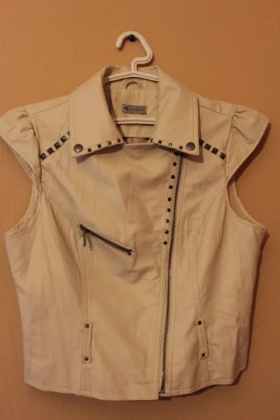 Лот: 7959491. Фото: 1. Жилет новый 48 PU. Верхняя одежда