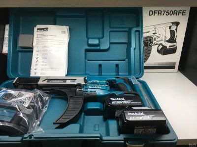 Лот: 17311655. Фото: 1. Ленточный шуруповёрт Makita DFR750RFE. Электроинструмент