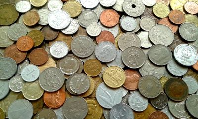 Лот: 14621809. Фото: 1. 100 иностранных монет - одним... Наборы монет