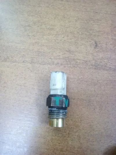 Лот: 21412511. Фото: 1. датчик температуры Toyota. Двигатель и элементы двигателя