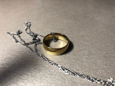 Лот: 16284339. Фото: 1. Кольцо всевластья на цепочке. Сувенирные мелочи