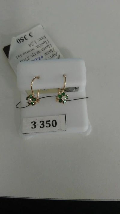 Лот: 8123591. Фото: 1. Серьги детские 585 цветок с зелеными... Серьги, каффы