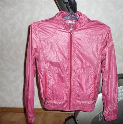 Лот: 509212. Фото: 1. Ветровка р-р 44. Верхняя одежда