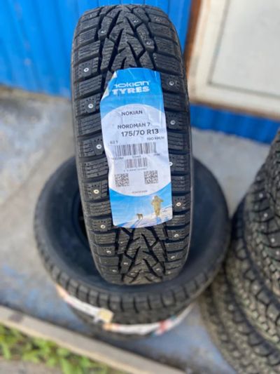 Лот: 20820241. Фото: 1. Зимняя резина 175/70 R-13 " Nokian... Шины
