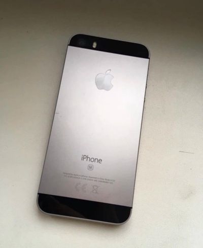 Лот: 17821529. Фото: 1. iphone SE. Смартфоны