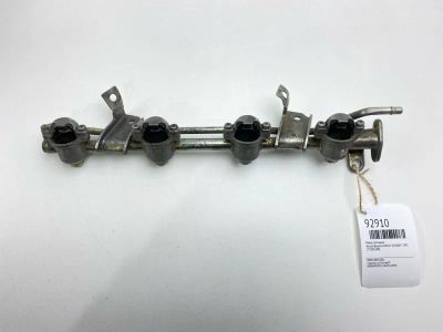 Лот: 23703859. Фото: 1. Рейка топливная Nissan Bluebird... Топливная система