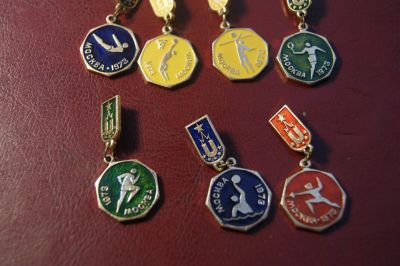 Лот: 25888820. Фото: 1. Комплект значков Универсиада 1973г. Памятные медали