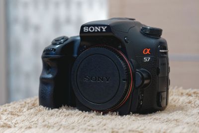 Лот: 15720636. Фото: 1. Фотоаппарат Sony a57 kit 18-55... Цифровые зеркальные