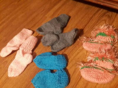 Лот: 11910119. Фото: 1. Вязанные носочки для новорожденных. Чулочно-носочные изделия