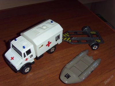 Лот: 52632. Фото: 1. Модель 1:43 Mercedes Benz Unimog... Автомоделизм