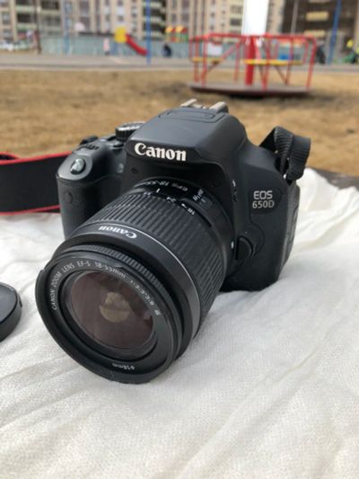 Лот: 11336375. Фото: 1. Зеркальный фотоаппарат Canon EOS... Цифровые зеркальные
