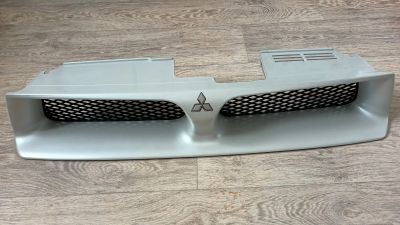 Лот: 20045614. Фото: 1. Решётка радиатора Mitsubishi Galant... Кузов