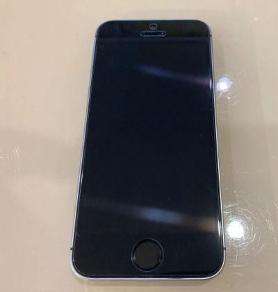 Лот: 20664143. Фото: 1. iPhone SE 128 gb. Смартфоны