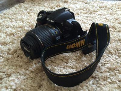 Лот: 6967255. Фото: 1. Зеркальная камера Nikon D3100... Цифровые зеркальные