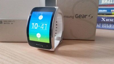 Лот: 5015859. Фото: 1. Смарт- часы Samsung Gear S мод... Кнопочные мобильные телефоны