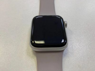 Лот: 19958796. Фото: 1. Apple Watch SE 40mm Silver/White... Смарт-часы, фитнес-браслеты, аксессуары