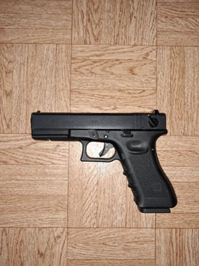 Лот: 20286385. Фото: 1. Страйкбольный пистолет Glock 18C. Пневматическое оружие