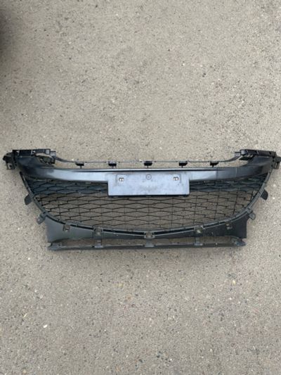 Лот: 22985051. Фото: 1. Решетка радиатора Mazda Axela... Кузов